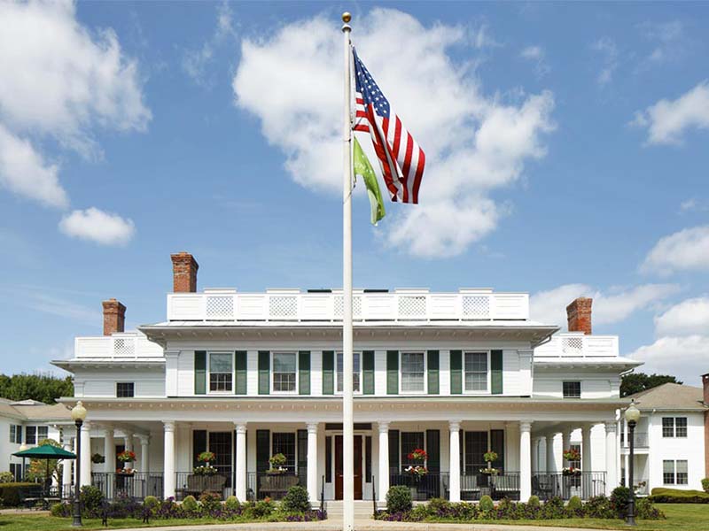Atria Harborhill exterior entrance
