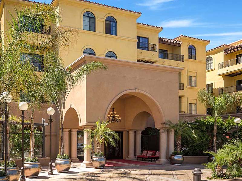 Atria Tarzana exterior entrance
